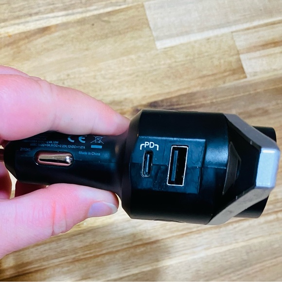 Scoshce Dual Charger Bluetooth Car Charger - Picture 6 of 7